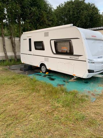 Dethleffs Nomad 490 est, Caravans en Kamperen, Standaardzit, 7 tot 8 meter, Luifel, Particulier