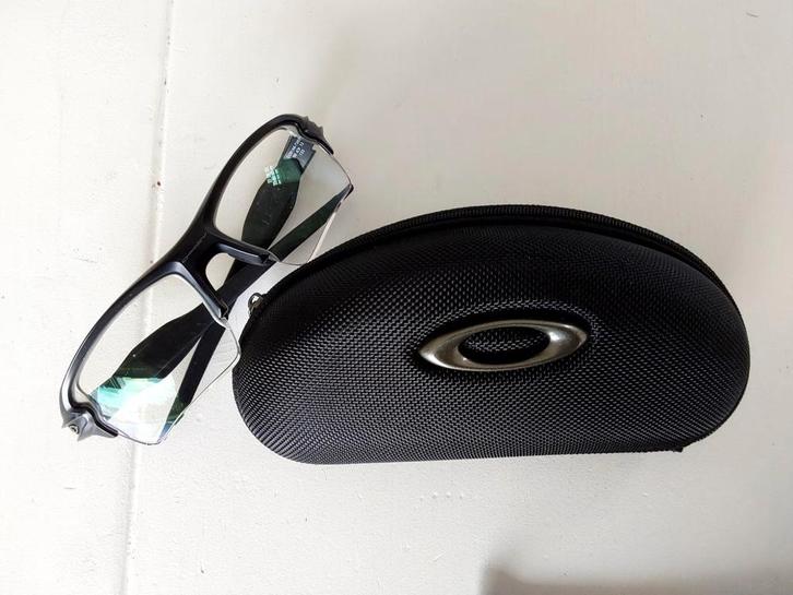 Oakley fotochromic met correctie, Handtassen en Accessoires, Zonnebrillen en Brillen | Heren, Nieuw, Bril, Oakley, Wit, Ophalen