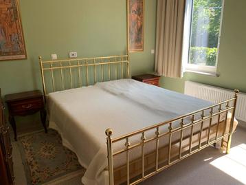 bedframe met lattenbodems beschikbaar voor biedingen