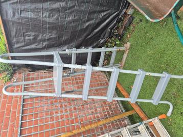 Zwembad ladder beschikbaar voor biedingen