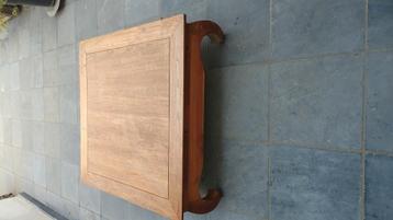 Teak tafel beschikbaar voor biedingen