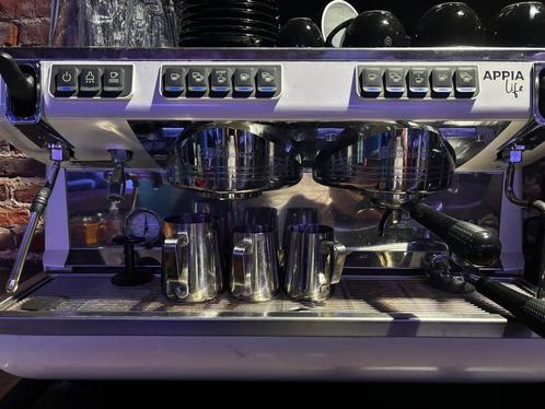 Te koop expressomachine Nuova Simonelli Appia Life, Elektronische apparatuur, Koffiezetapparaten, Gebruikt, Gemalen koffie, Koffiemachine