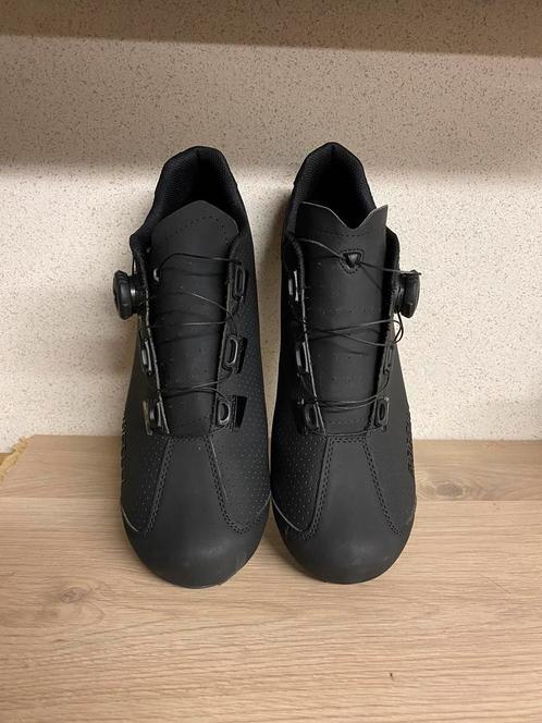 Chaussures de cyclisme Rogelli R-400 Race Taille 47, Vélos & Vélomoteurs, Accessoires vélo | Vêtements de cyclisme, Comme neuf