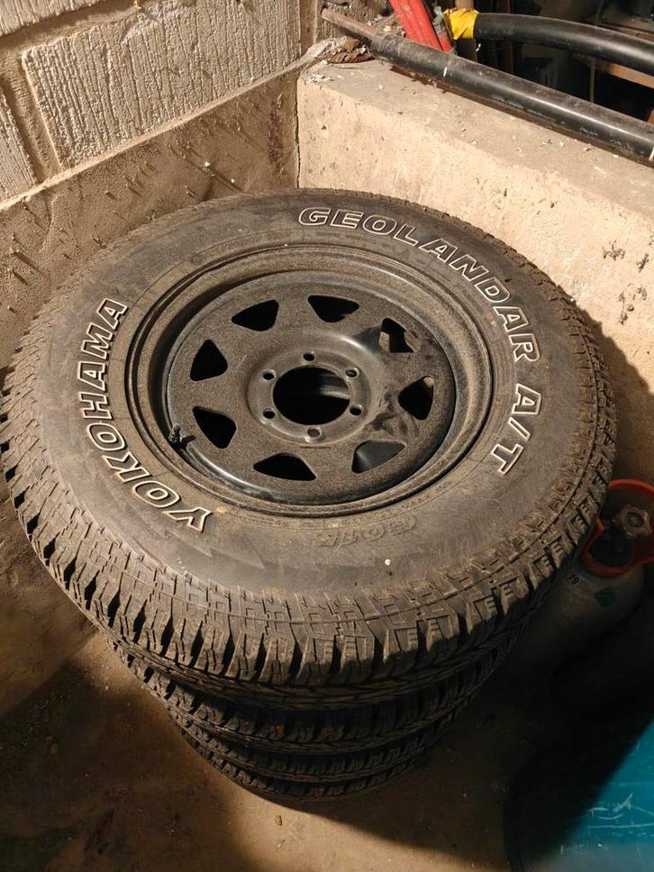 Yokohama geolandar op stalen velg, Autos : Pièces & Accessoires, Pneus & Jantes, Pneu(s), Enlèvement