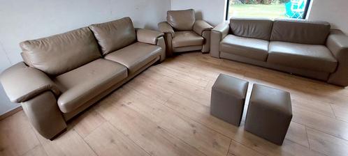 Salon in goede staat: 3-zit zetelbed, 3-zit, 1-zit + 2 poefs, Huis en Inrichting, Zetels | Complete zithoeken, Gebruikt, Ophalen