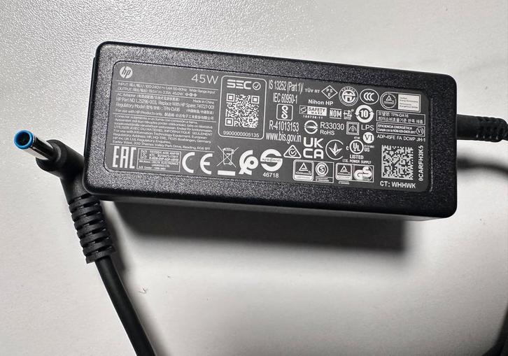 Originele HP 45W Smart AC Adapter (Blue Tip) – Ongebruikt!, Computers en Software, Laptop-opladers, Zo goed als nieuw, Ophalen