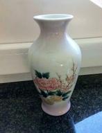 Vaasje in chinees porselein, Antiek en Kunst, Ophalen