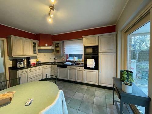 Zelf uit te breken keuken beschikbaar vanaf 01/07/2025, Huis en Inrichting, Keuken | Complete keukens, Gebruikt, Hoekkeuken, Crème