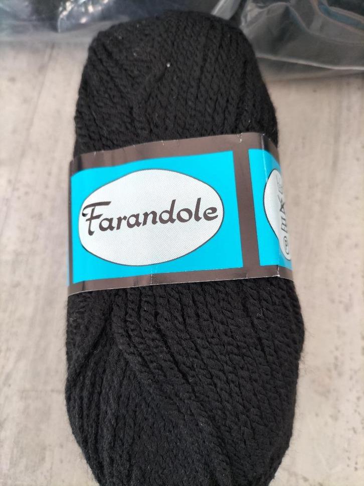Zwarte wollen bal van Farandole (20 ballen)., Hobby en Vrije tijd, Breien en Haken, Ophalen of Verzenden