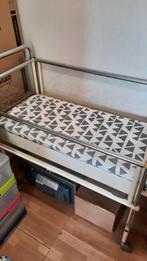 Retro Ziekhuis geboorte baby bed, Kinderen en Baby's, Ophalen, Zo goed als nieuw, Matras