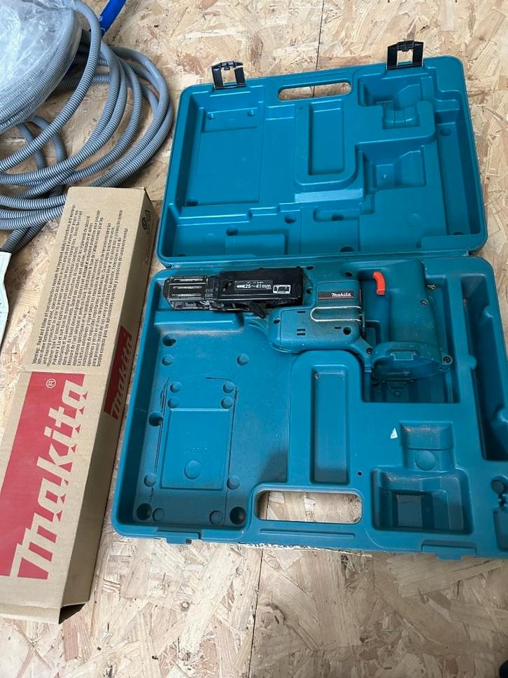 2 visseuses MAKITA, Bricolage & Construction, Outillage | Foreuses, Utilisé, Foreuse et Perceuse, Vitesse variable, Enlèvement ou Envoi