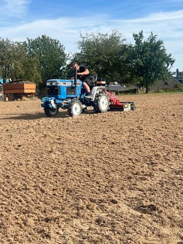 Tuinenleuckx minitractor werktuigen kraan & chauffeur tehuur beschikbaar voor biedingen