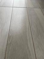 37,8 m² de carrelages imitation parquet +19 plinthes, Maison & Meubles, Neuf, Gris, 25 à 50 m², Enlèvement