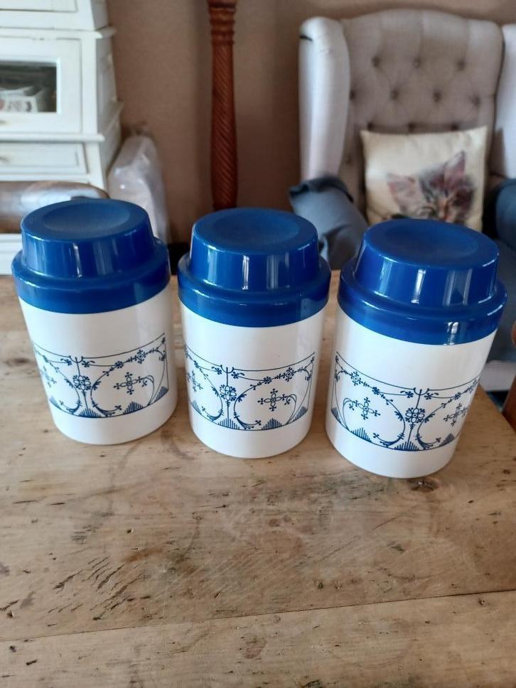 Kunststof bewaardozen copenhague of meissen look a like aan, Antiek en Kunst, Antiek | Servies los, Ophalen of Verzenden