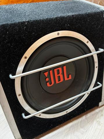 JBL subwoofer beschikbaar voor biedingen