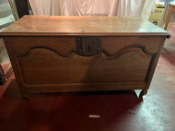 Antieke houten kist (gesigneerd, 1835) beschikbaar voor biedingen