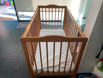 Kinderbedje in hoogte verstelbaar afm 1.20 x60 cm houdskleur beschikbaar voor biedingen