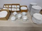 Porseleinen tassen en bordjes. Speciaal model., Huis en Inrichting, Keuken | Servies, Ophalen, Bord(en)