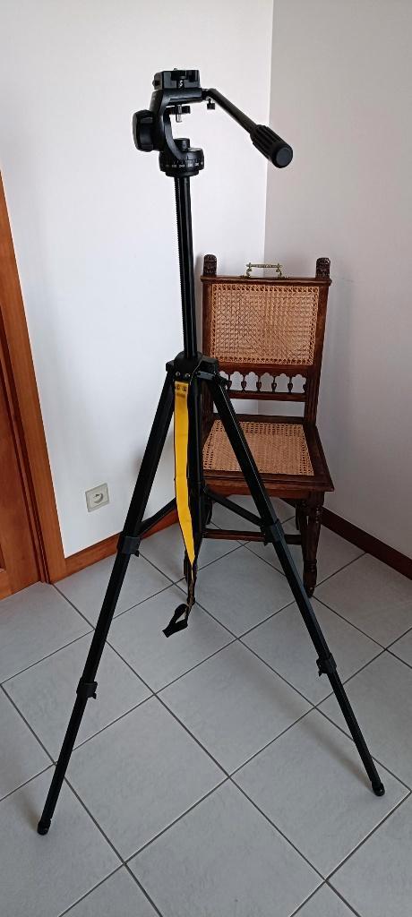statief, Audio, Tv en Foto, Fotografie | Statieven en Balhoofden, Zo goed als nieuw, Driepoot, 150 tot 175 cm, Ophalen of Verzenden