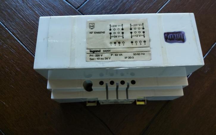 Transformator Legrand 63 VA 12 & 24 volt din rail, (veilighe, Doe-het-zelf en Bouw, Elektriciteit en Kabels, Gebruikt, Ophalen of Verzenden