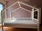 Kinderbed huisje + matras, Ophalen, Zo goed als nieuw, Matras