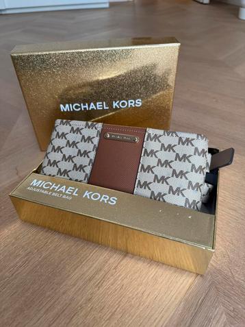 Riemtasje Michael Kors beschikbaar voor biedingen