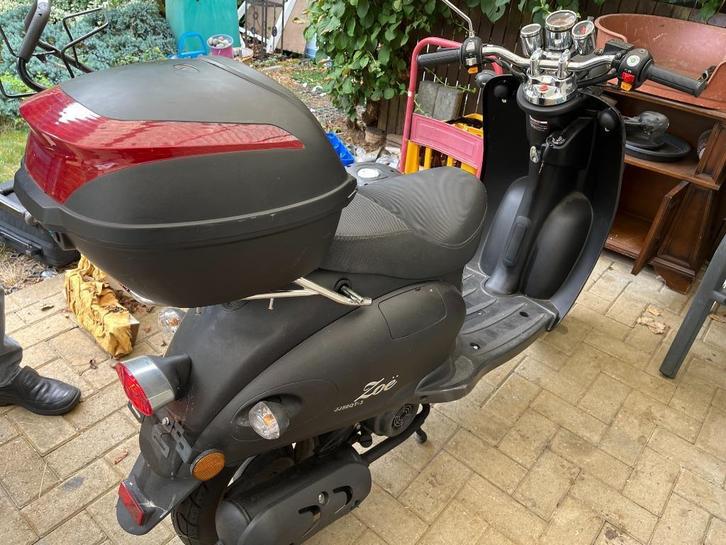 Scooter klasse B merk ZOE, Fietsen en Brommers, Brommeronderdelen | Scooters, Gebruikt, Overige merken, Zadel, Ophalen