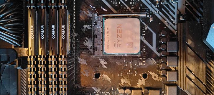 PC gaming Ryzen 5 5600X / 32 Go RAM, Informatique & Logiciels, Ordinateurs de bureau, Comme neuf, 3 à 4 Ghz, HDD, SSD, 32 GB, Gaming