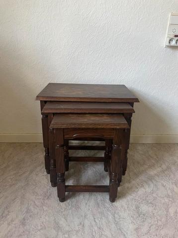 3 bijzettafeltjes beschikbaar voor biedingen