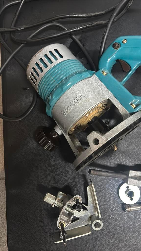 Makita bovenfrees als nieuw!, Doe-het-zelf en Bouw, Gereedschap | Freesmachines, Zo goed als nieuw, Bovenfrees, Ophalen
