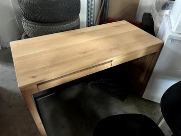 Bureau (hout) beschikbaar voor biedingen