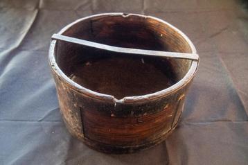 Bacquet en bois beschikbaar voor biedingen