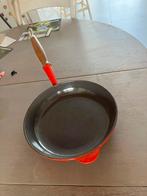 Le creuset cousances koekenpan 24cm, Huis en Inrichting, Keuken | Potten en Pannen, Ophalen, Gietijzer, Zo goed als nieuw, Keramische plaat
