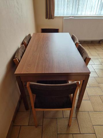 Grote eettafel met verlengstukken en 6 stoelen

 beschikbaar voor biedingen