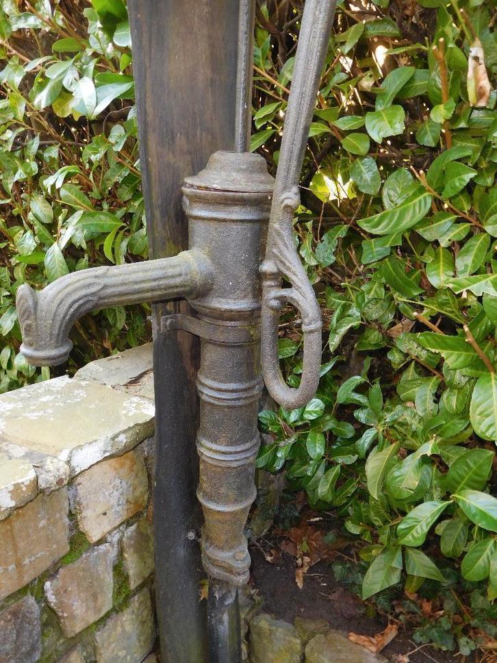 ANCIENNE POMPE A FONTAINE EN FONTE 190 cm décoration jardin, Tuin en Terras, Tuinwanddecoratie, Gebruikt, Ophalen