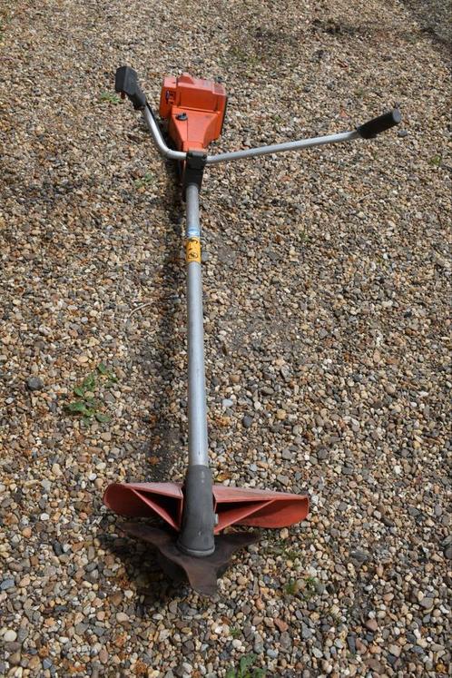 Husqvarna 240r bosmaaier, Tuin en Terras, Bosmaaiers, Zo goed als nieuw, Benzine, 10 tot 30 cm, Ophalen of Verzenden