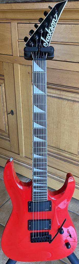 Guitare électrique modifiée Jackson JS22 DKA Dinky Ferrari R