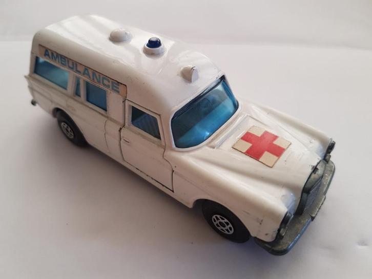 1973 MATCHBOX Super Kings K-26 Mercedes-Benz Binz ambulance, Hobby en Vrije tijd, Modelauto's | Overige schalen, Gebruikt, Auto