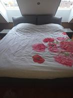 Sommier à ressorts avec tables de chevet assorties, Maison & Meubles, Chambre à coucher | Chambres à coucher complètes, Enlèvement