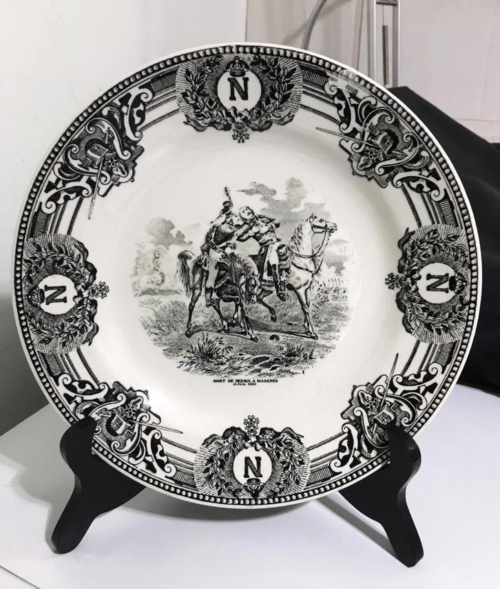 Napoleon Bord Boch 24 cm + gratis staander😍💑🤗🤗🎁👌, Antiek en Kunst, Antiek | Keramiek en Aardewerk, Ophalen of Verzenden