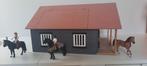 Houten paardenstal met 3 paarden en 2 ruiters, Ophalen, Zo goed als nieuw
