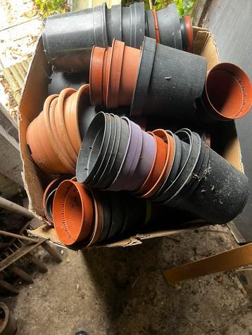 Plantenpotten beschikbaar voor biedingen