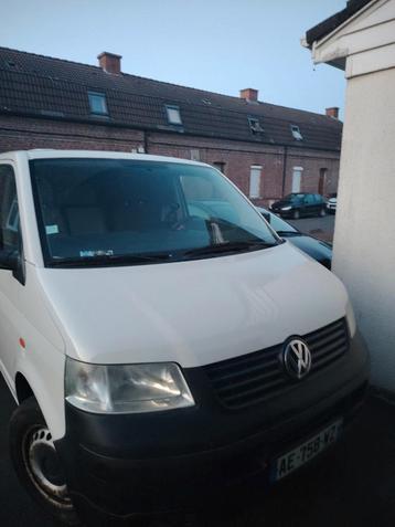 Vends Volkswagen transporter t5, Auto's, Bestelwagens en Lichte vracht, Stof, 130 cc, Volkswagen, Wit