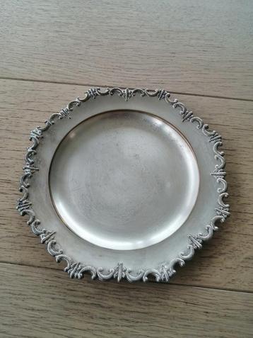 Vintage / antiek bord beschikbaar voor biedingen