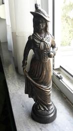 Bronzen beeld - Dame met hoed 75€