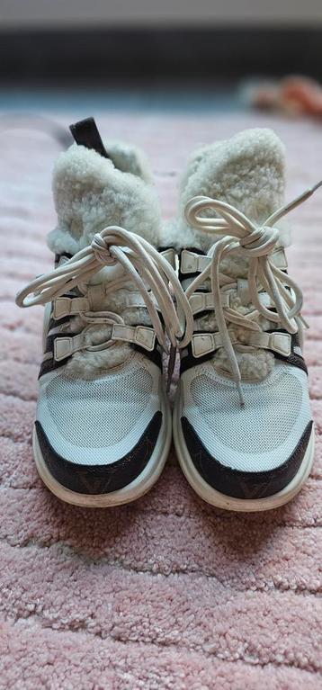 Louis Vuitton Archlight Shearling Sneakers beschikbaar voor biedingen
