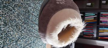 Kattenhuisje beschikbaar voor biedingen