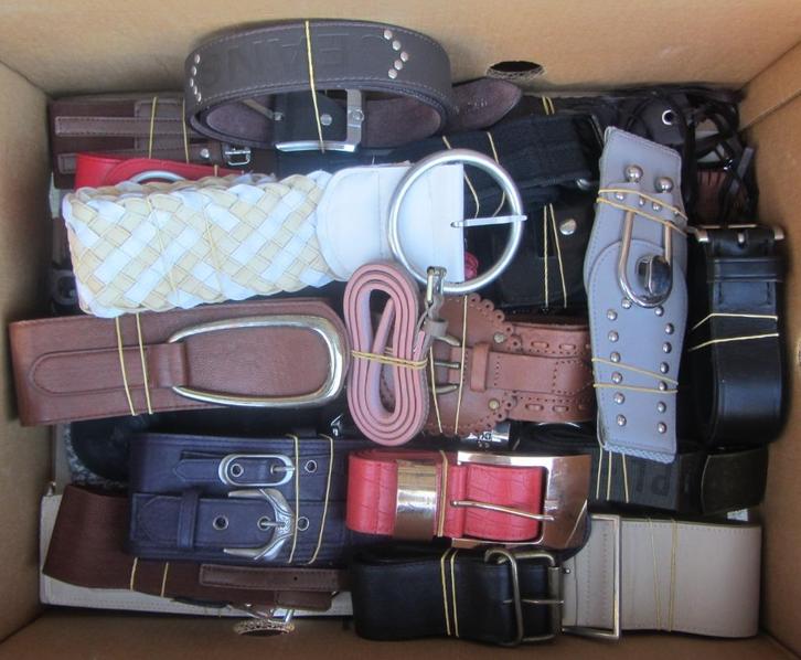 Riemen - Dames - Heren - 25 stuks - Voor rommelmarkt ?, Antiek en Kunst, Curiosa en Brocante, Verzenden