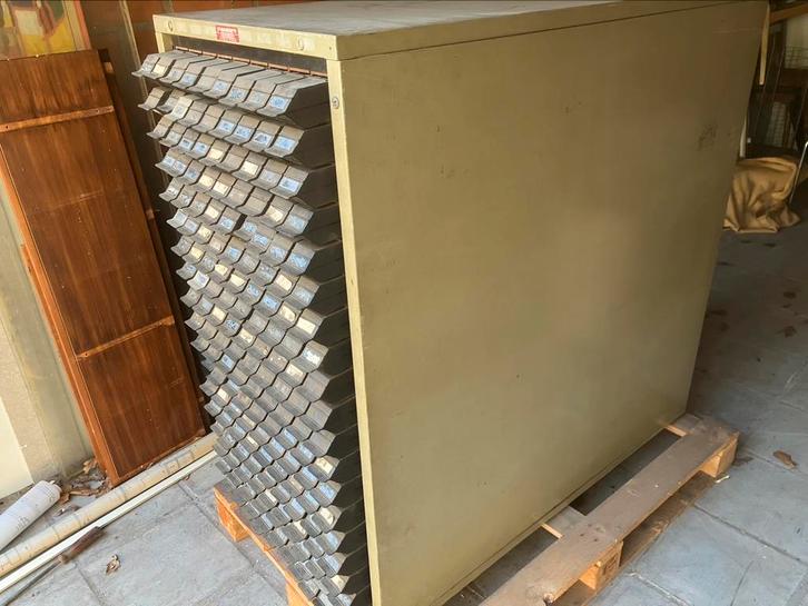 Oude industriële opbergkast voor bouwplannen of affiches, Huis en Inrichting, Kasten | Roldeurkasten en Archiefkasten, Gebruikt