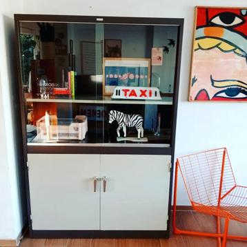 Armoire Mewaf, Enlèvement, Utilisé